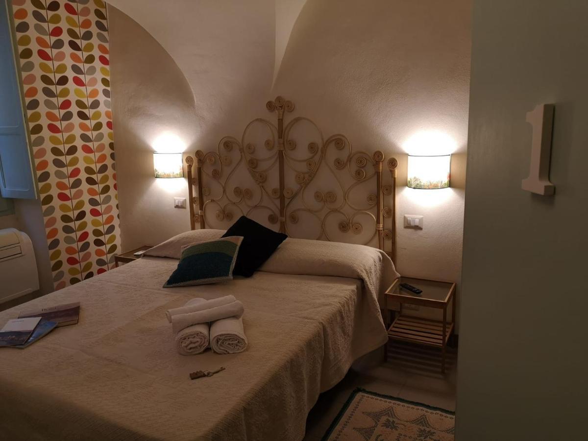Casa Pagio Hotel Bosa Ngoại thất bức ảnh