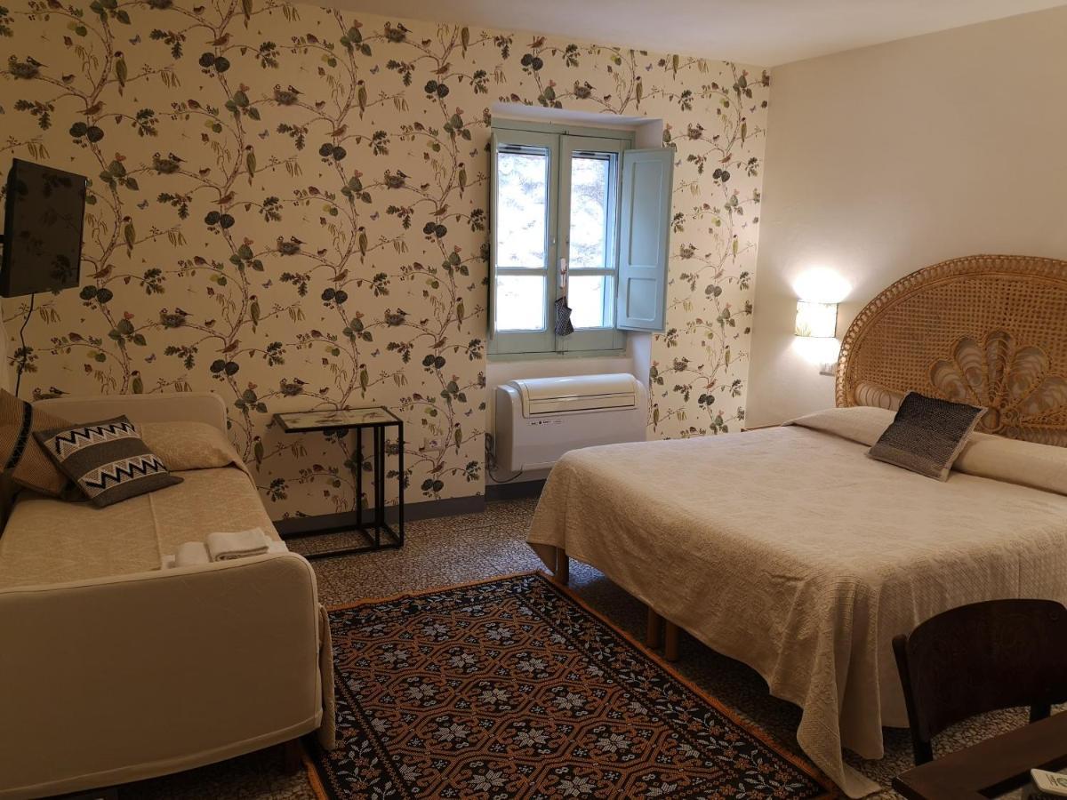 Casa Pagio Hotel Bosa Ngoại thất bức ảnh
