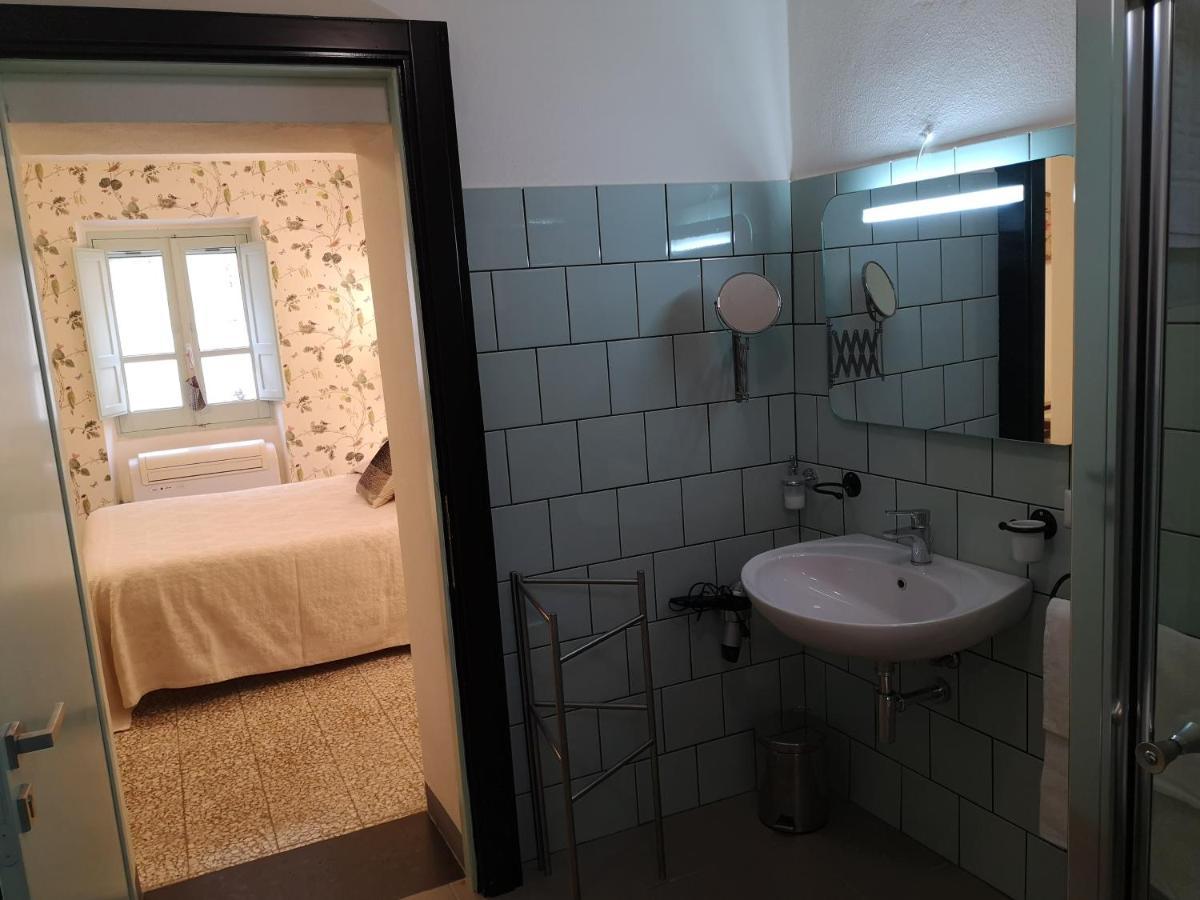 Casa Pagio Hotel Bosa Ngoại thất bức ảnh